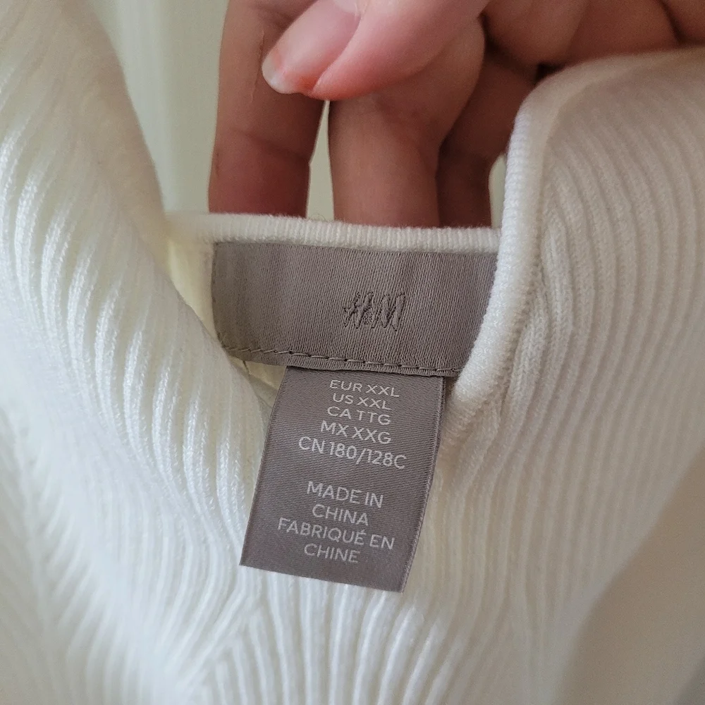 H&M Top - Picture 2 of 3